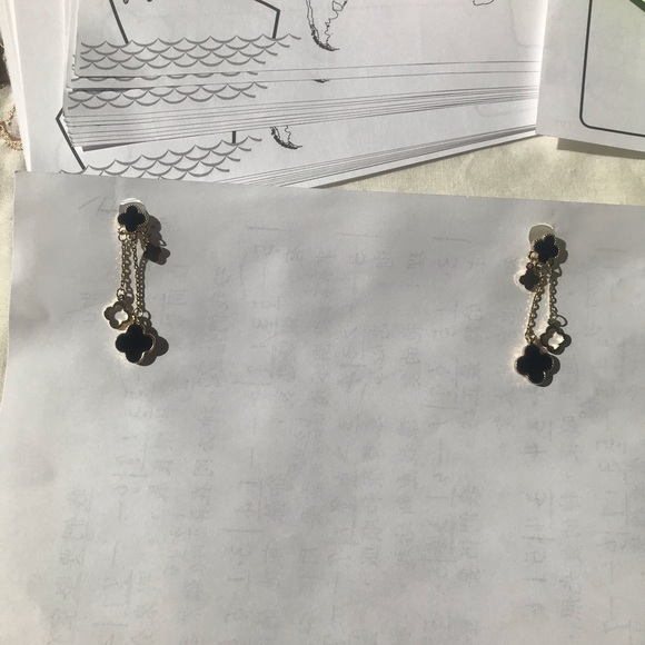 V C A Inspired quatrefoil drop earrings - Picture 8 of 8